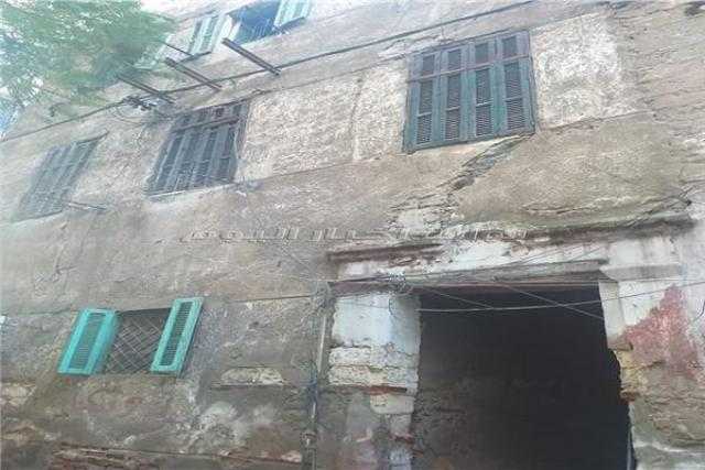 يقطنها 7 أسر.. انهيار أجزاء من عقارين غرب الإسكندرية