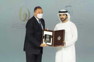 الخطيب يتسلم جائزة الأهلي للإبداع الرياضي في الإمارات