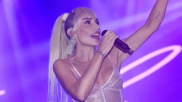 نقل المغنية التركية جولشان للإقامة الجبرية بعد انتقادات لاعتقالها