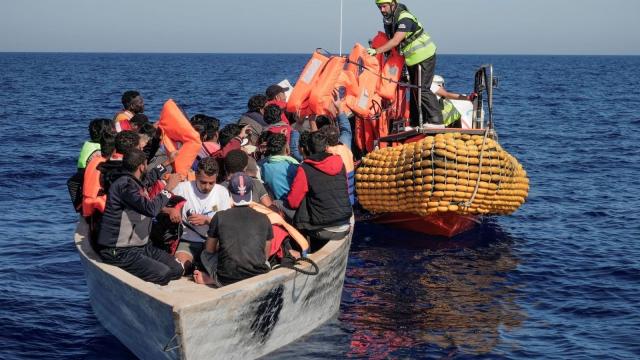 ألمانيا: سنواصل استقبال المهاجرين من إيطاليا