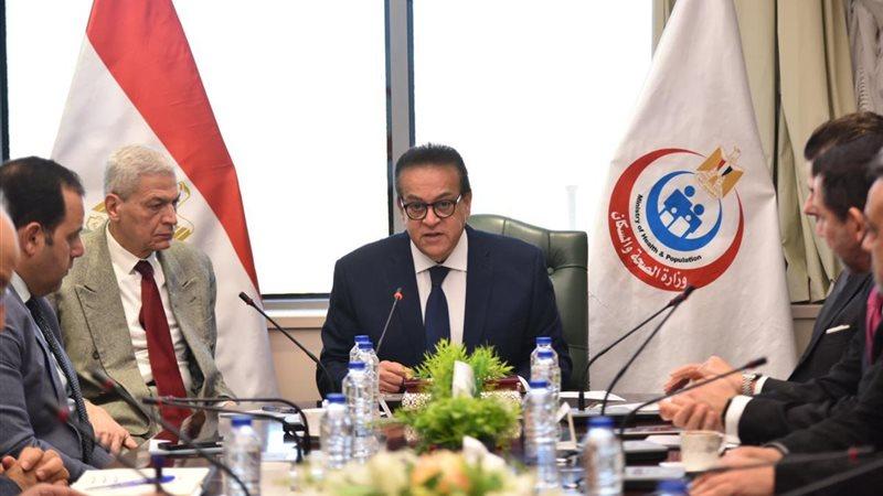د.خالد عبدالغفار خلال الاجتماع