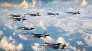زيارة ترامب للسعودية: استقبال حافل ومقاتلات F-15 ترافق الطائرة الرئاسية