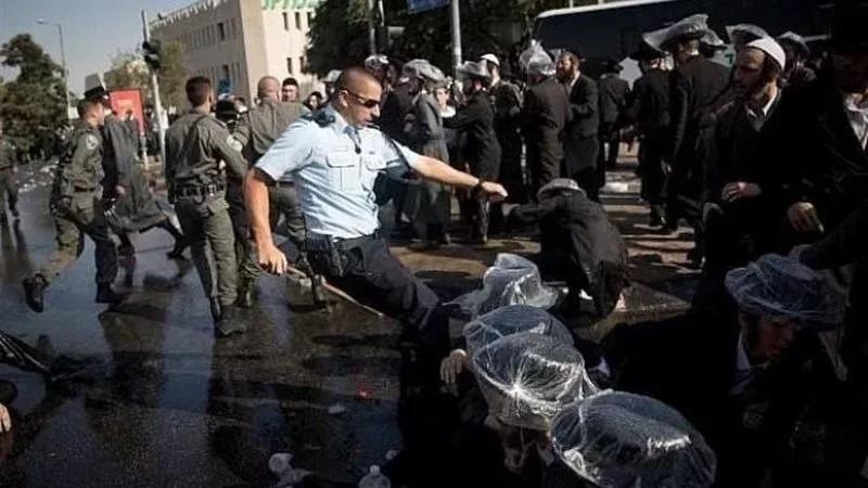 قوات الاحتلال تعتدى على فلسطينيين فى شارع صلاح الدين بالقدس