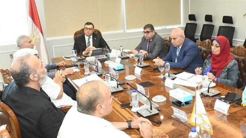 وزير الإسكان يؤكد أهمية تعزيز دور جمعيات المستثمرين بالمدن الجديدة