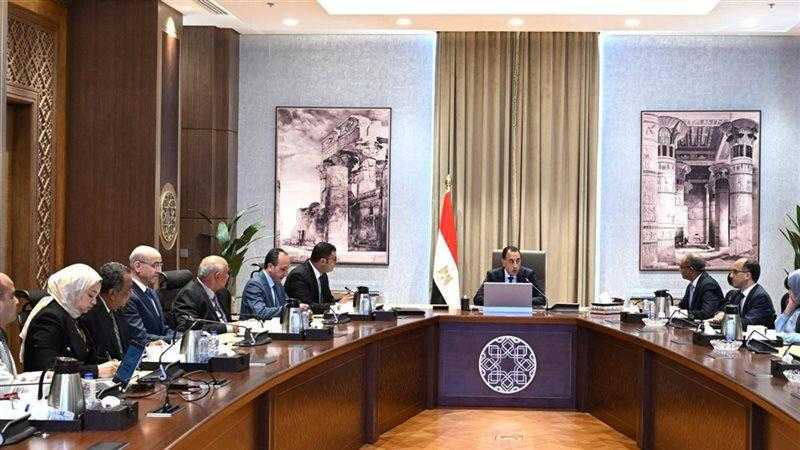 رئيس الوزراء يُتابع الخطة التنفيذية للتوسع في إقامة محطات تحلية مياه البحر