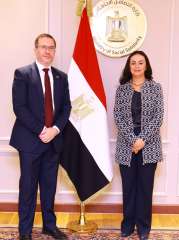 مايا مرسي تلتقي سفيرالمملكة المتحدة بالقاهرة ..وتستعرض آلية عمل برنامج ”تكافل وكرامة” والدعم المقدم للأسر المستفيدة