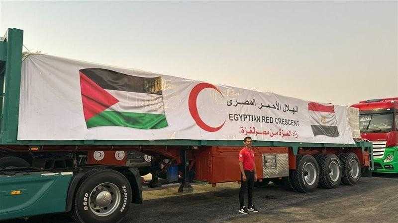 مصر تواصل إرسال قوافل المساعدات إلى غزة وسط تحديات في المعابر الحدودية