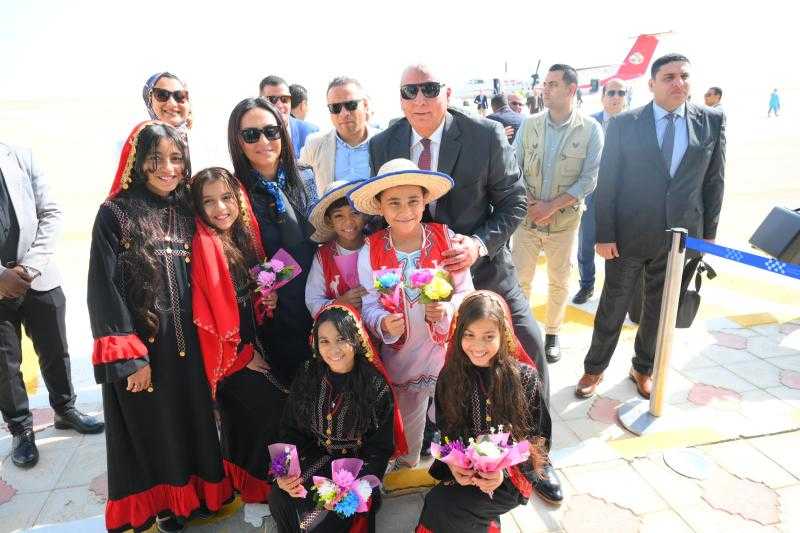 مايا مرسي توجه باستصلاح ٥ آلاف فدان وزراعتهم بالنخيل خلال زيارتها بالوادي الجديد