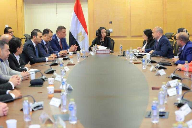 مايا مرسي تلتقي فريق عمل صندوق دعم مشروعات الجمعيات والمؤسسات الأهلية