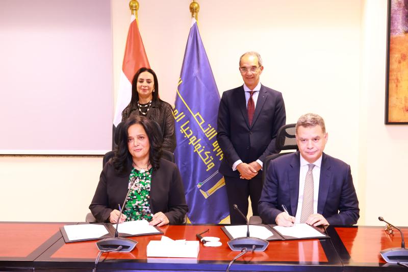 وزير الاتصالات وتكنولوجيا المعلومات ووزيرة التضامن الاجتماعي يشهدان توقيع البروتوكول