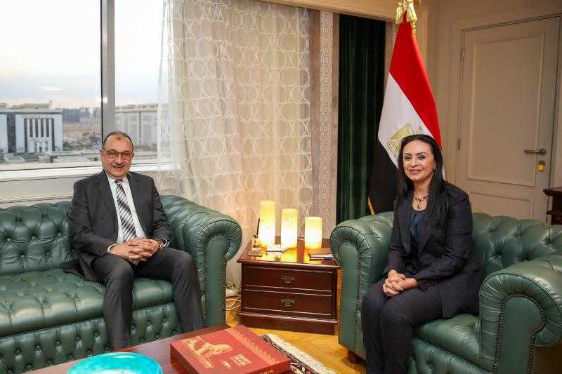 تعزيز التعاون بين وزارتي ”التضامن الاجتماعي”و”قطاع الأعمال” لدعم الصناعة توفر آلاف فرص العمل والتمكين الاقتصادي للمرأة