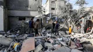 الدفاع المدني بغزة: انتشال 14 شهيدًا من تحت أنقاض منزل