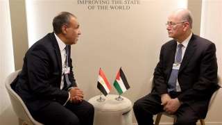 انتهاكات في الضفة وغزة.. تفاصيل لقاء رئيس الوزراء الفلسطيني ووزير الخارجية