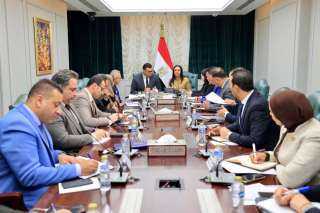 التضامن و الاسكان يناقشان سبل تيسير إجراءات التراخيص للحضانات على مستوى الجمهورية